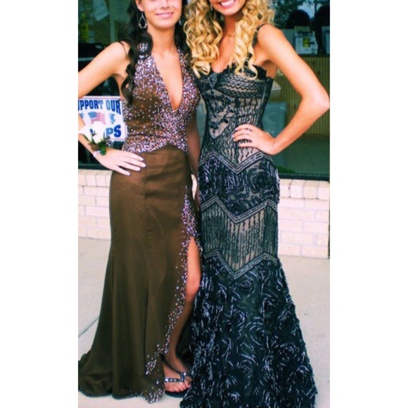 Alyce Paris | Black/Nude Prom Dress. - Picture 2 of 8